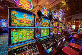 Antarmuka permainan slot dan live dealer di platform bam slot